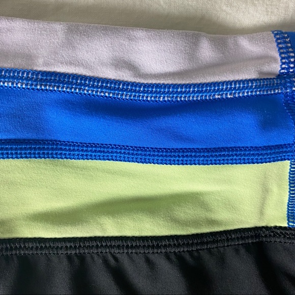 Lululemon Black / Tricolored Shorts Size 6 - Picture 15 of 16